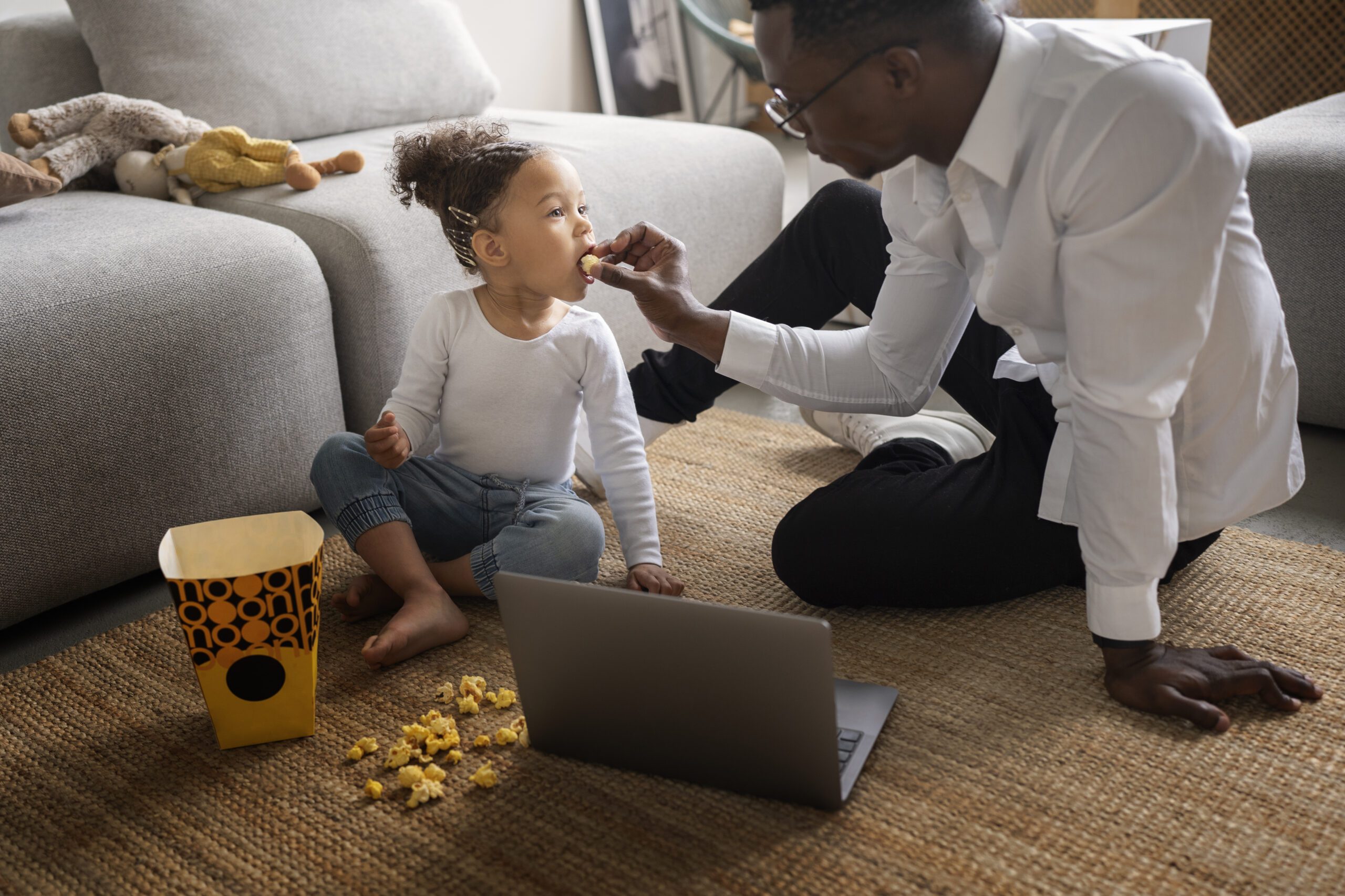 black-baby-spending-time-with-her-dad